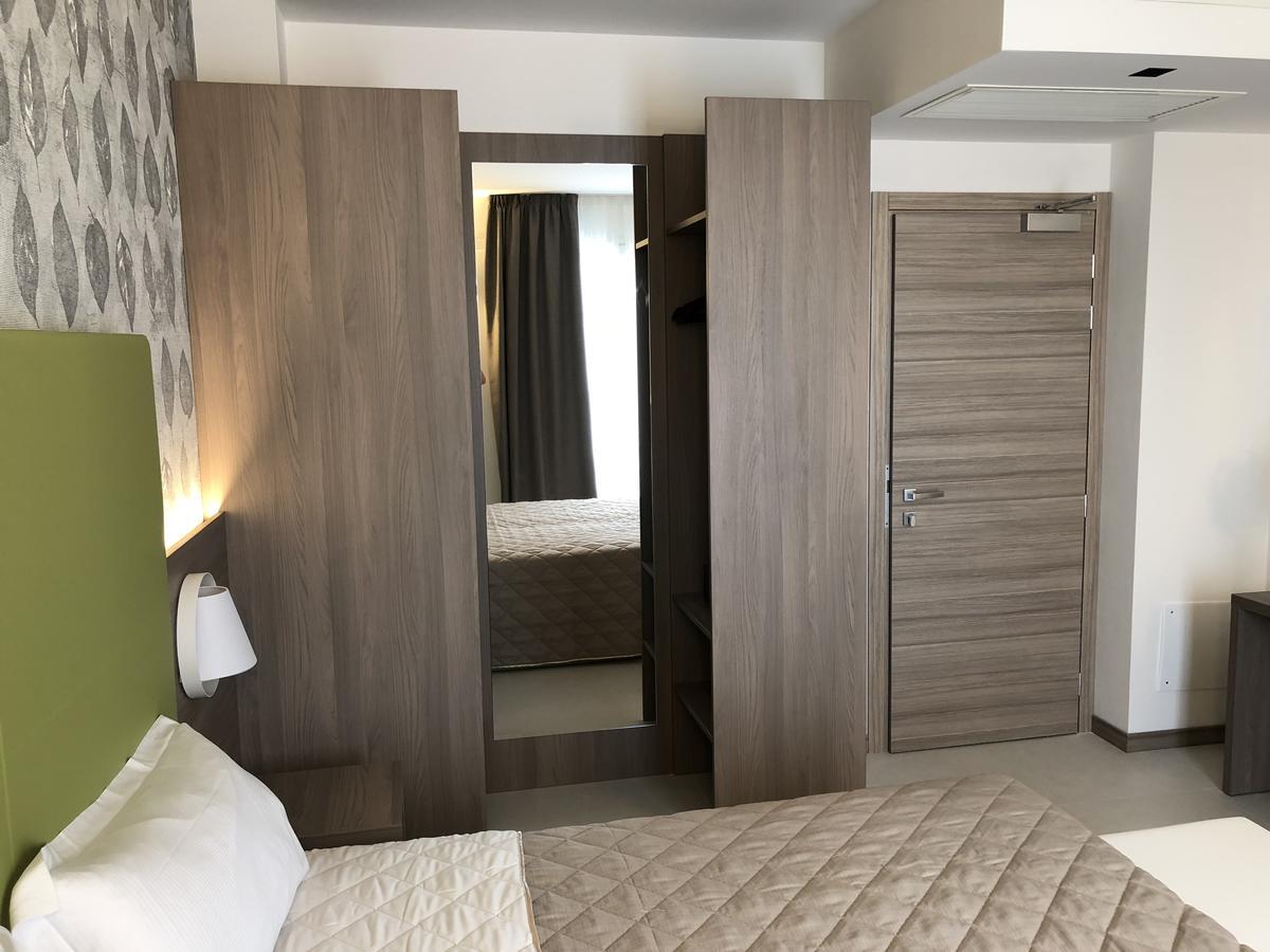 Hotel Iris Jesolo ภายนอก รูปภาพ