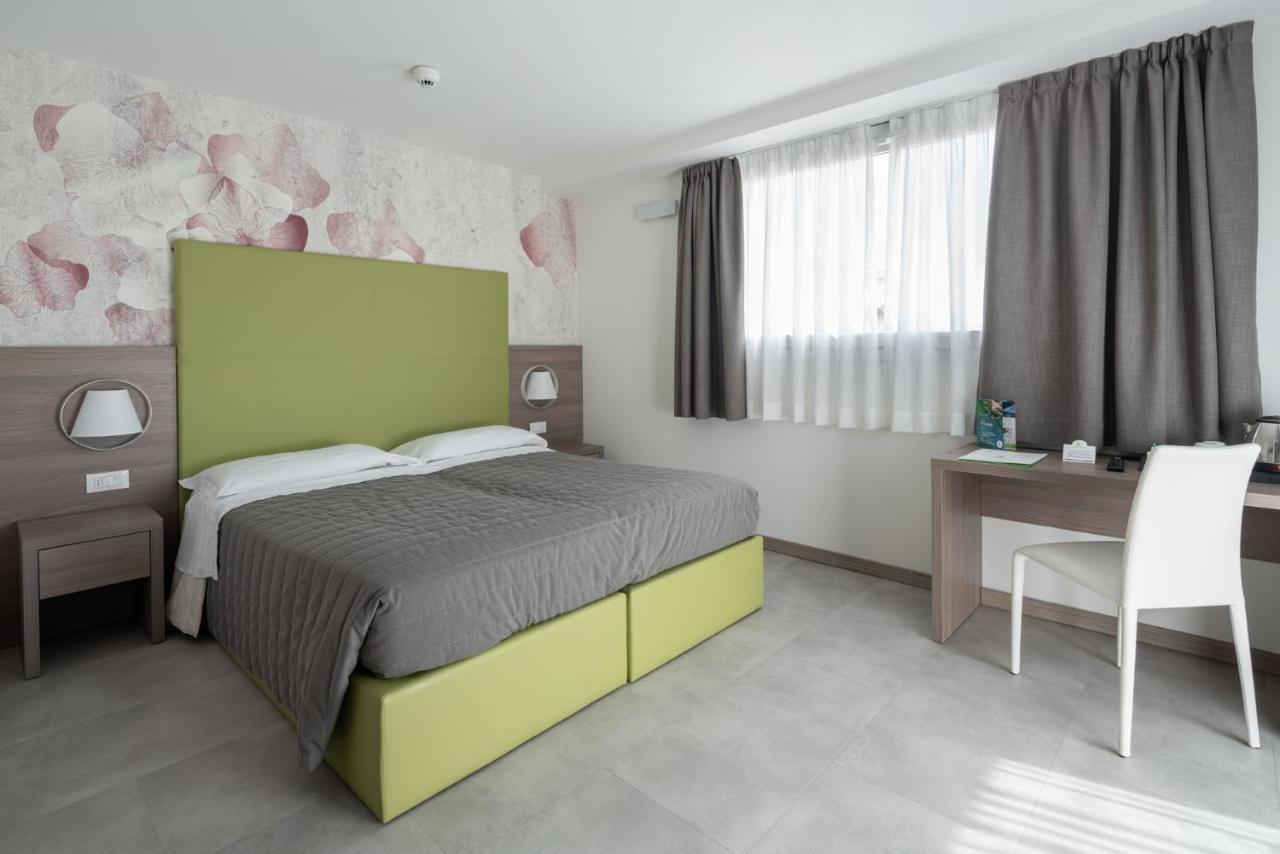 Hotel Iris Jesolo ภายนอก รูปภาพ