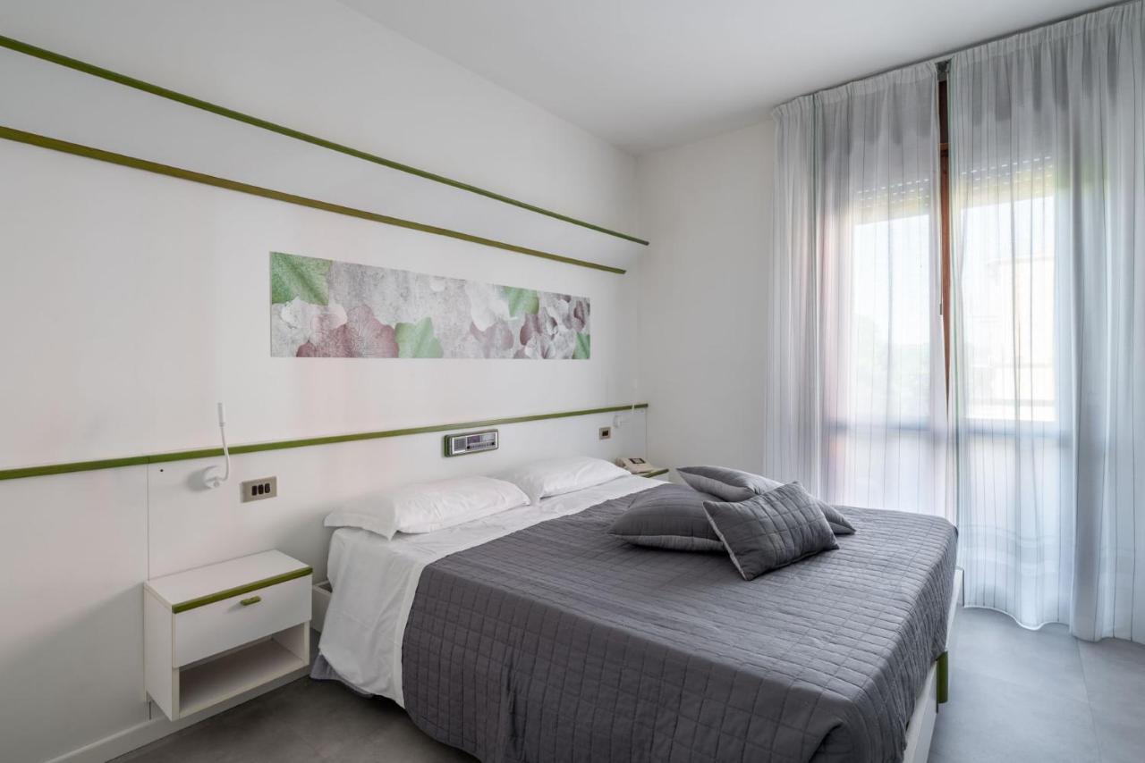 Hotel Iris Jesolo ภายนอก รูปภาพ